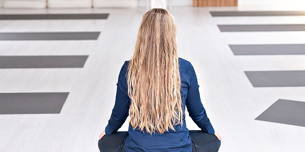jane meditere i studio